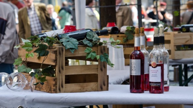 1.Weinfest auf dem Rathausplatz