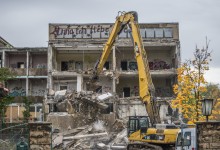 Eine Schule wird abgerissen